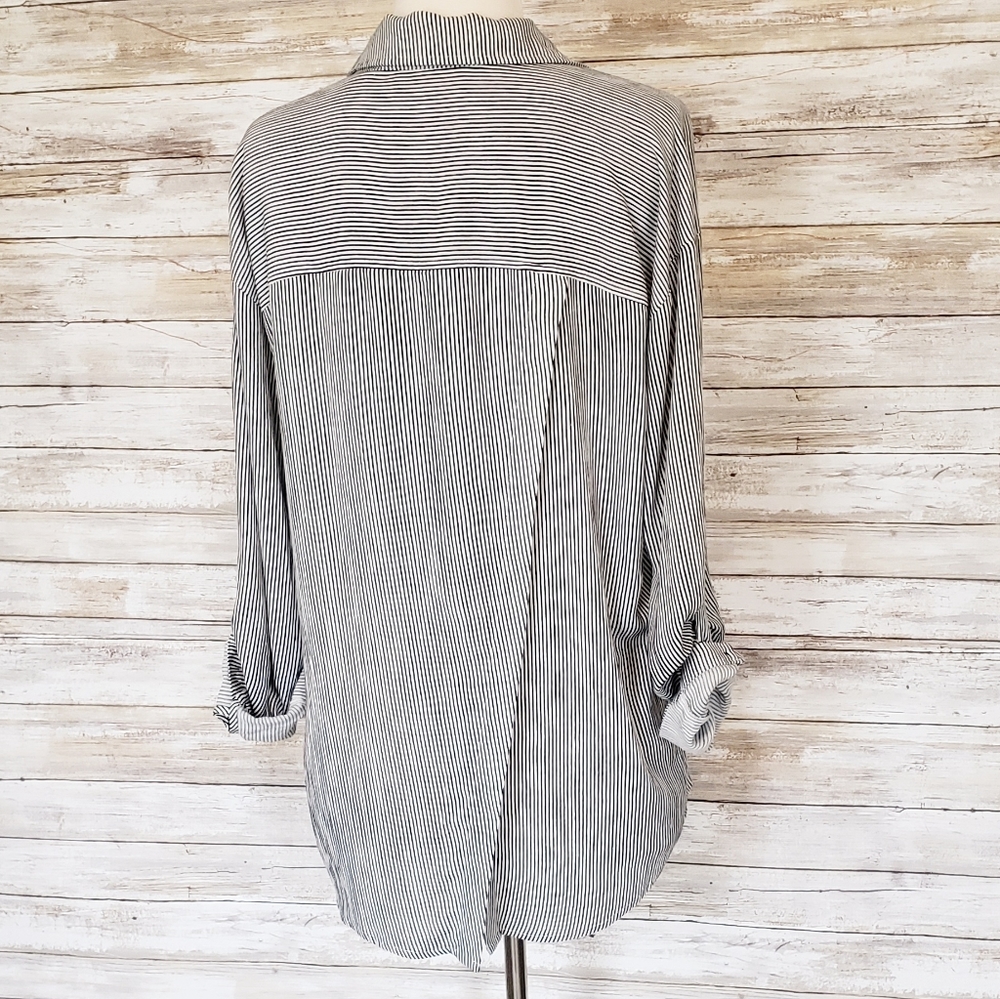 Cupcakes and Cashmere Crossover Back Hi Low Hem S